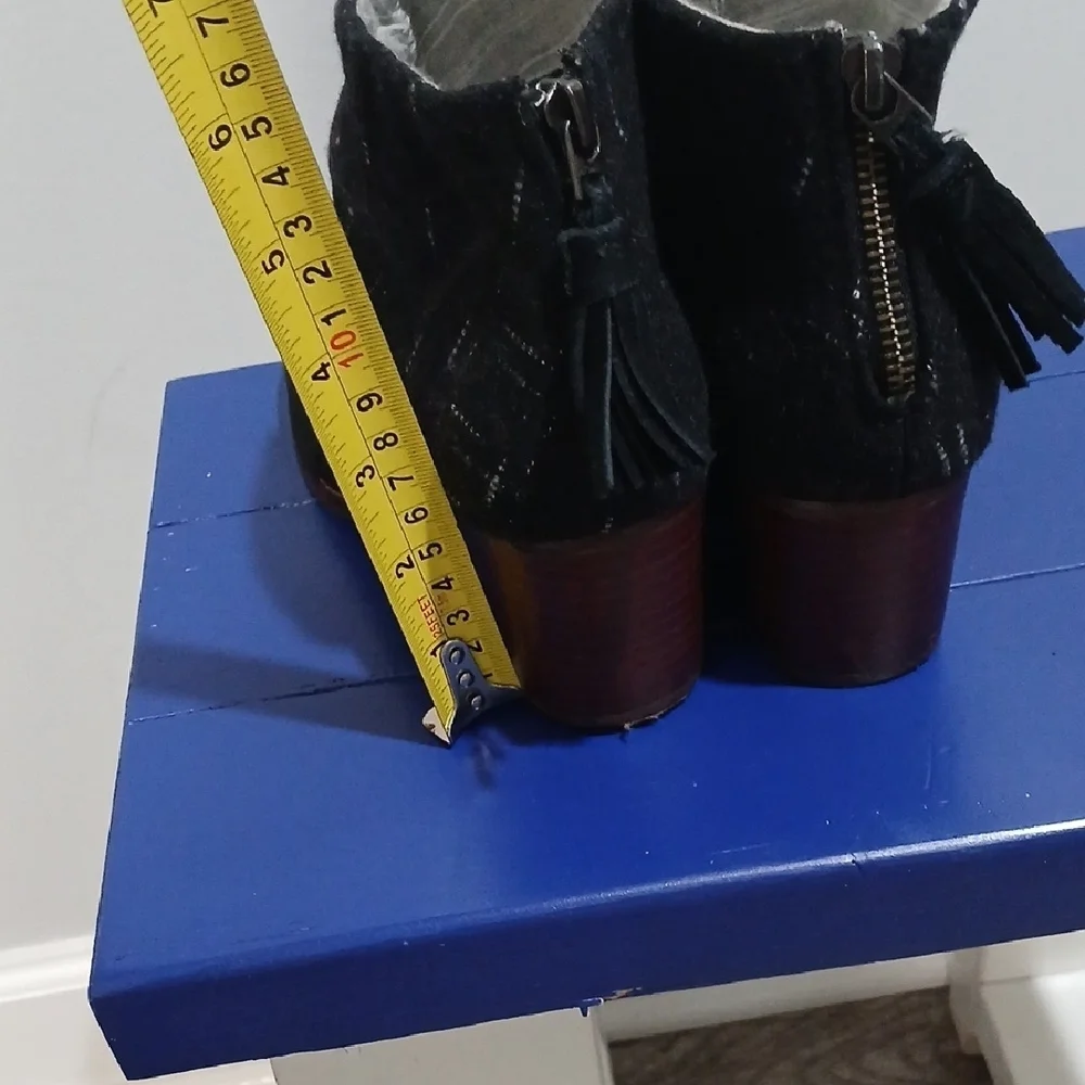 Toms Stylish Black Ankle Boots, Pre-owned, Sz 8